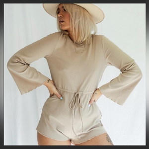 Princess Polly Aiken‎ Long Sleeve Romper Sz 2